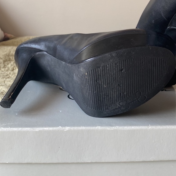 Black Heels - Picture 4 of 5